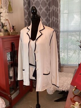 Dana Buchman Cream w/ Black Trim 2 Piece Set